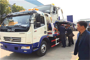 顺庆汽车道路救援拖车价格